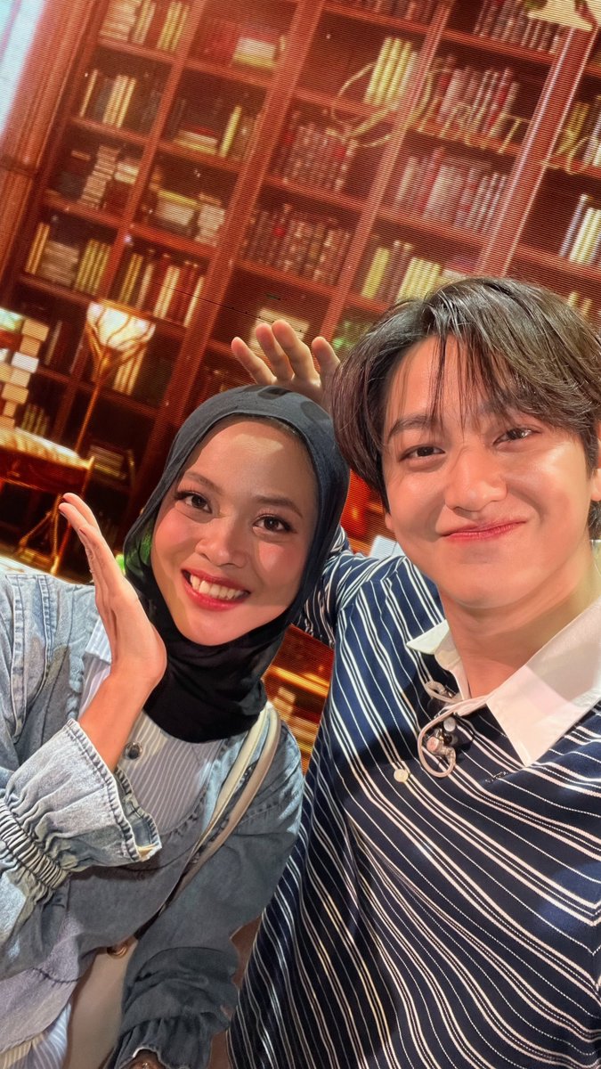 yoonjaehyuk01_'s tweet photo. pencapaian selama kpopan dari 2009 akhirnya terwujud 17 tahun kemudian, foto bareng 1st love di koreaan walaupun cuma 2 foto aja gue pamerin di semua platform sosmed gue 😭😭 https://t.co/55El6VzusN