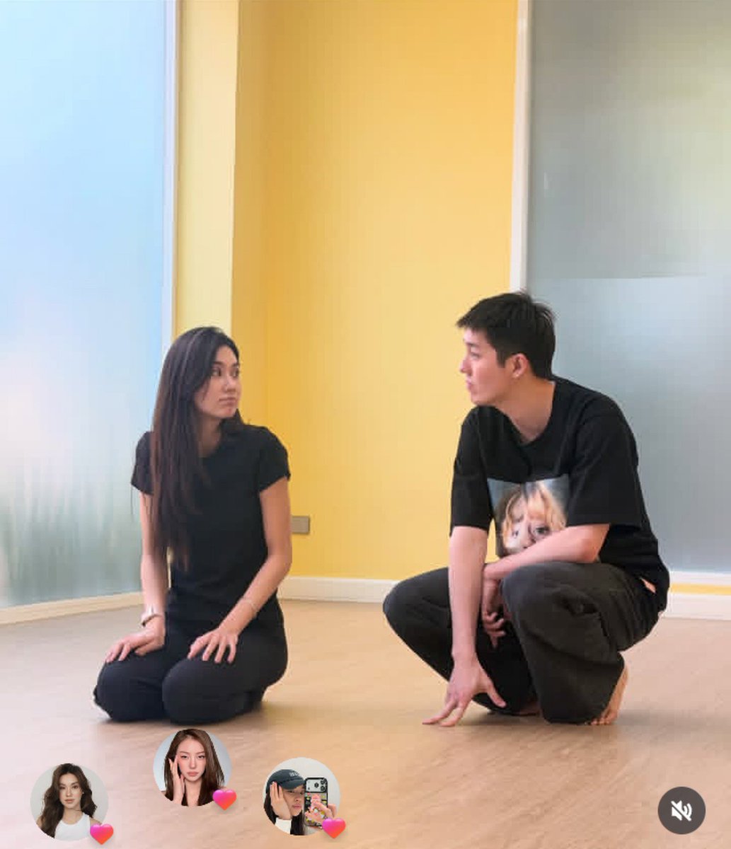 Lalinalena_BR's tweet photo. A Miu , além de parceira de Lena , é sua fã number one, sua força , sua maior apoiadora . 
A cumplicidade que ambas tem , vai além das telas , por trás dos bastidores, elas se admiram muito mais , porque sabem por onde cada uma passou, até chegar onde estão. Por essa é todas as razões,devemos ser acima de tudo, fãs que apóiam e impulsionam elas a fazerem o melhor de si a cada novo trabalho. 
Acho especial, sincero, honesto e genuíno esse apoio e amor que elas tem uma pela outra.

#HerInFrameเธอในภาพนั้น 
#lalinalena #ลีน่าลลินา