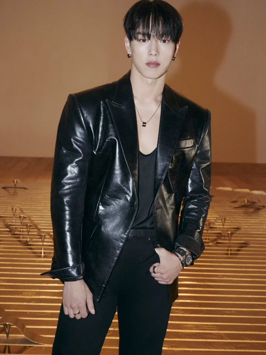 ALLOFME_SHOWNU's tweet photo. The Bvlgari Man˚ ✦ 💍 #셔누 #SHOWNU https://t.co/556TJrDGyB