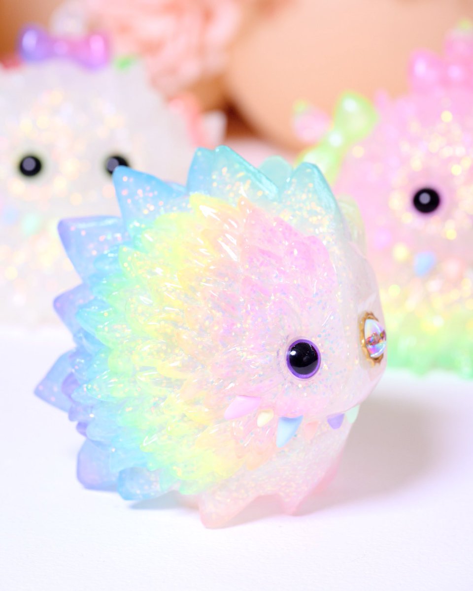 INSTINCTOY's tweet photo. HALF ICE FLUFFY “Prisma G.I.D”

A dreamy creation featuring a semi-transparent body filled with shimmering glitter and enchanting pastel colors. 🌈 As darkness falls, its glow-in-the-dark feature reveals another magical side. Discover a world of prismatic beauty that transforms with the light.

✨10月抽選販売✨
10月29日より応募受付を開始いたします。この機会をぜひお見逃しなく。

✨October Lottery Sale✨
Applications will officially open on 29th October. Don’t miss this special opportunity.

✨10月抽選銷售✨
將於10月29日正式開放報名。敬請把握這個特別機會。

#INSTINCTOY #HALFICEFLUFFY