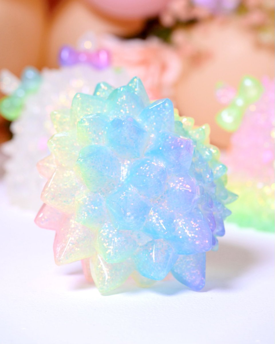 INSTINCTOY's tweet photo. HALF ICE FLUFFY “Prisma G.I.D”

A dreamy creation featuring a semi-transparent body filled with shimmering glitter and enchanting pastel colors. 🌈 As darkness falls, its glow-in-the-dark feature reveals another magical side. Discover a world of prismatic beauty that transforms with the light.

✨10月抽選販売✨
10月29日より応募受付を開始いたします。この機会をぜひお見逃しなく。

✨October Lottery Sale✨
Applications will officially open on 29th October. Don’t miss this special opportunity.

✨10月抽選銷售✨
將於10月29日正式開放報名。敬請把握這個特別機會。

#INSTINCTOY #HALFICEFLUFFY