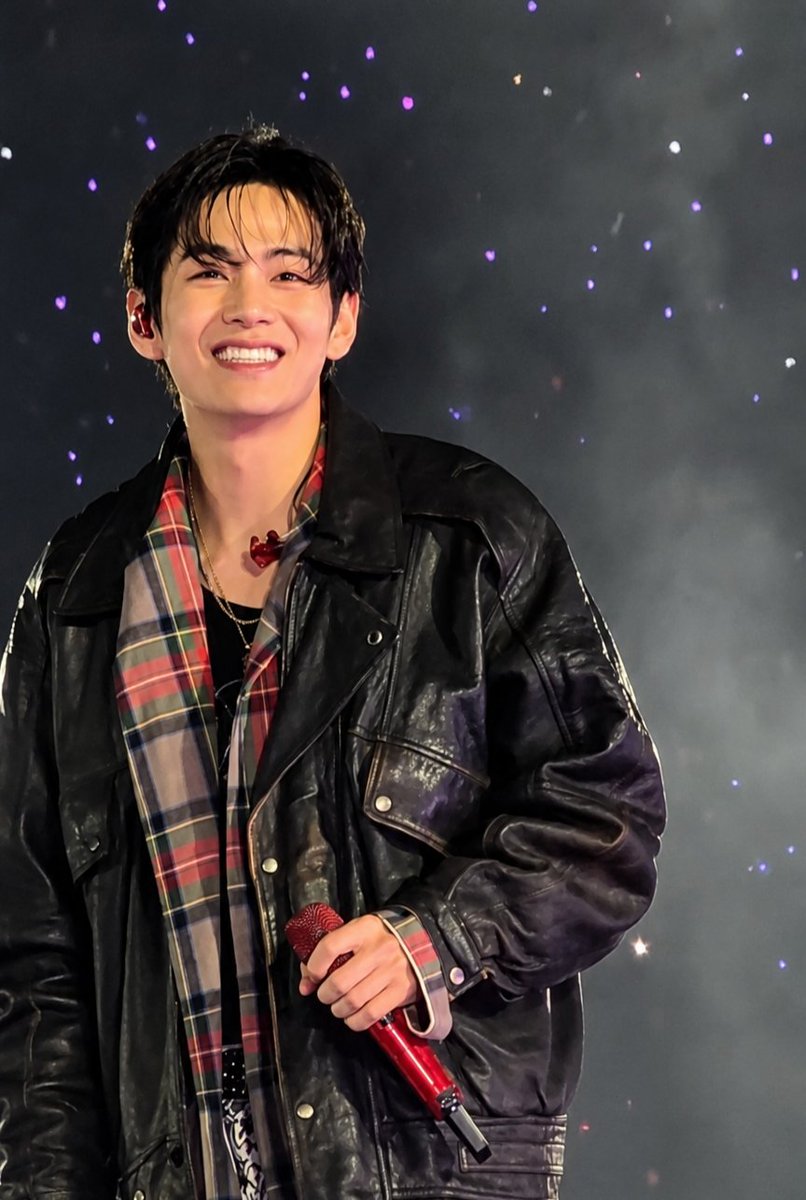 Gienagen367's tweet photo. Taehyung 
BTS WORLD TOUR ARIRANG BRAZIL 🇧🇷 

#TAEHYUNG #V #BTS_WORLDTOUR_ARIRANG #BTS_WORLDTOUR_ARIRANG_SAOPAULO_D1 https://t.co/2rTwpQxjSw