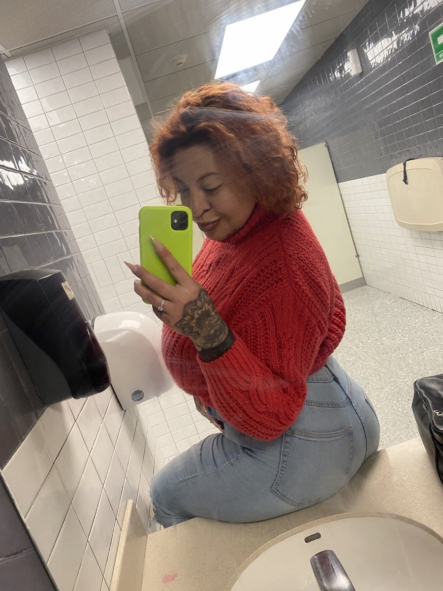linnmarly's tweet photo. Noches bombones 
 Ya tienen mi regalo de cumpleaños?? Ya es este sabadin 31 🥵😘😅 https://t.co/zde1TYHzI8