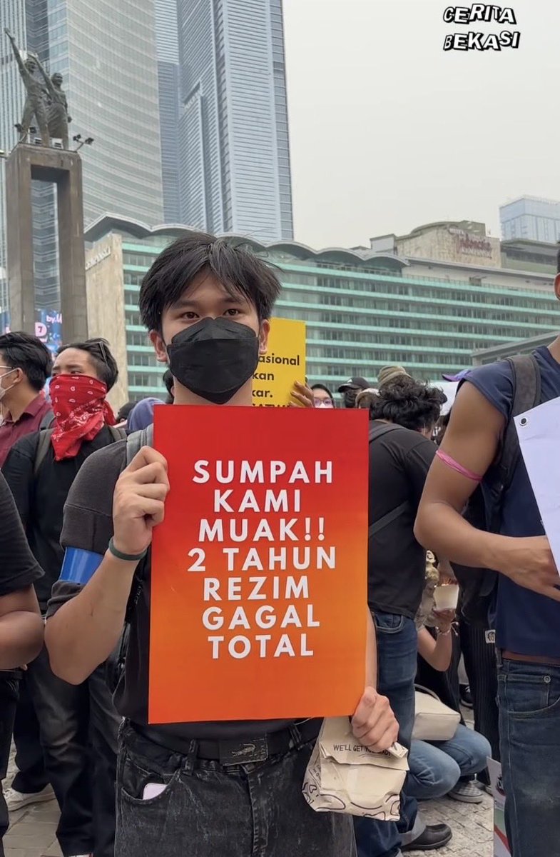 txtdrimedia's tweet photo. salah 1 poster di aksi demo bundaran HI kemarin, mungkin 3 tahun ke depan pun masih tetap relevan 🥹 https://t.co/6LNdSk6CWz