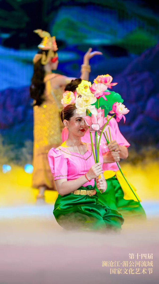 thisisGBA's tweet photo. 🎶🌏 Culture brings neighbors closer! The 14th Culture and Art Festival of Countries in the Lancang-Mekong River Basin opened in Xishuangbanna, Yunnan, on Oct. 28, bringing together artists from China, Thailand, Vietnam, Laos, Cambodia and Myanmar.

From vibrant song and dance performances to photography exhibitions, a regional goods carnival and tea-music shows, the festival celebrates cultural diversity while strengthening people-to-people ties and cooperation in culture and tourism across the region. 🤝✨

Dive in: https://t.co/a04H9WlrZ1

#Xishuangbanna #Yunnan #LancangMekong #CulturalExchange #ChinaASEAN #TraditionalCulture #TourismCooperation #PeopleToPeopleExchange