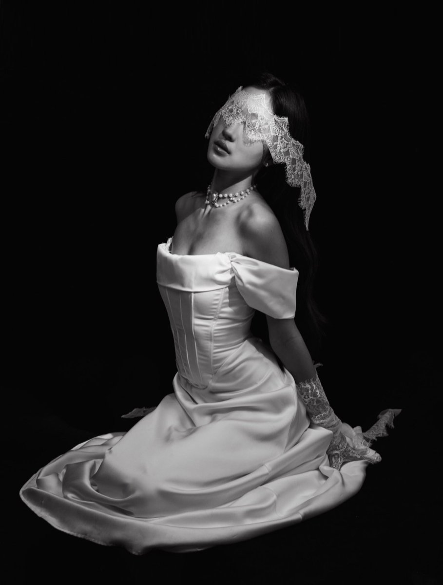 atomprys's tweet photo. “I warned you, darling.”
#AtomPariya 
#Halloween https://t.co/T6MvLQ6BDT