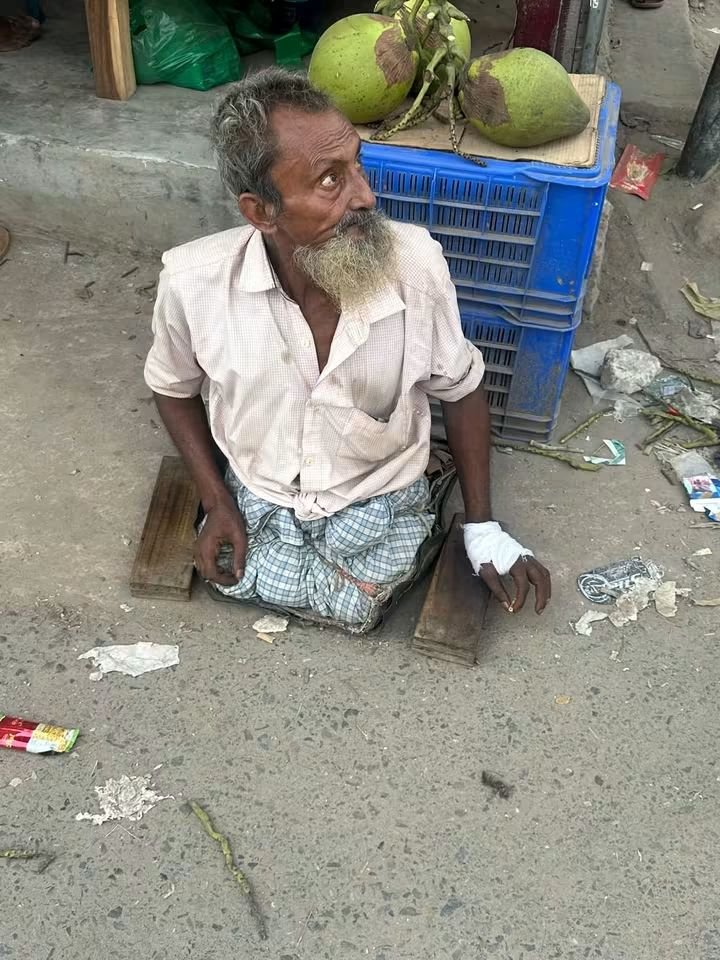 mdjahiry1's tweet photo. এমন অসহায় মানুষদের 
সবায় সাহায্য করুণ!😓 https://t.co/NQXXkvGmUM