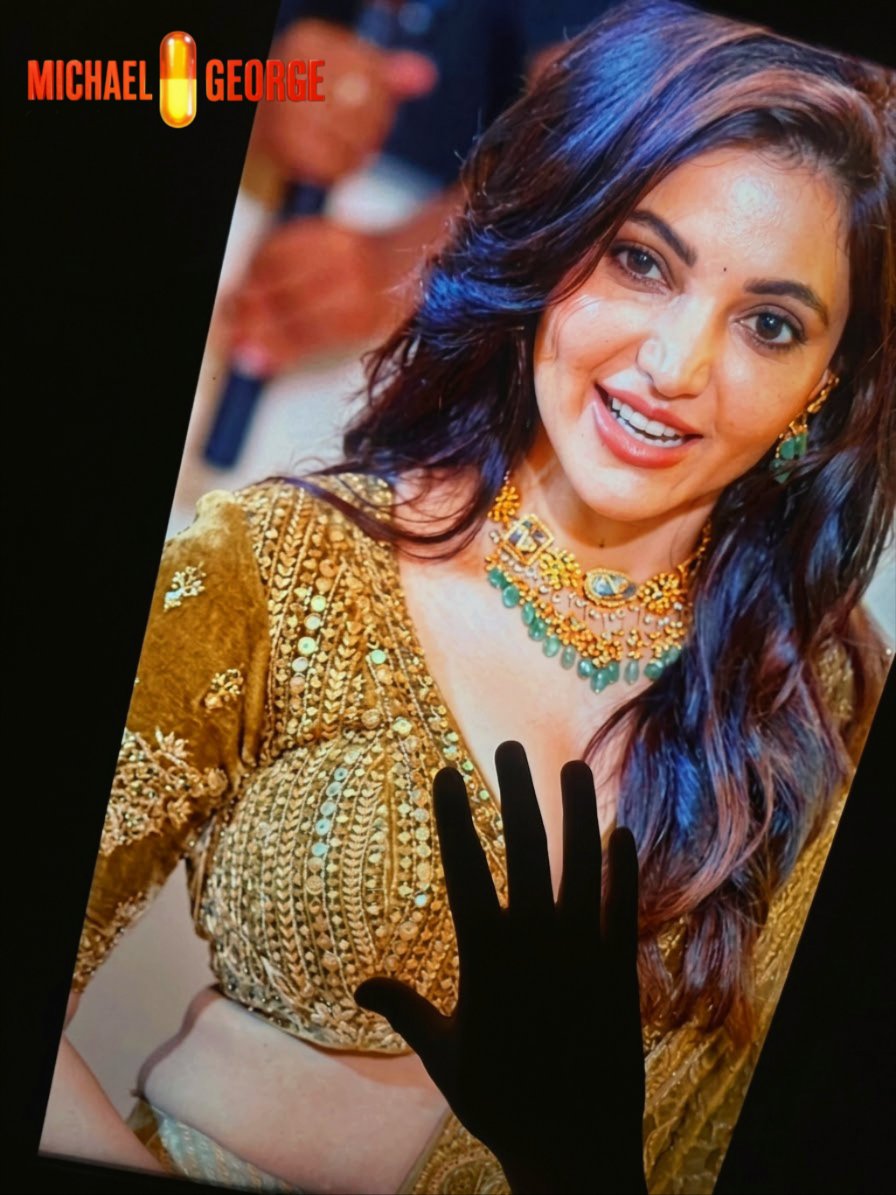 Michaelhome69's tweet photo. Athulya Baby enna udambu di damn uff!😮‍💨🔥damn look at those goddamn melons! Face la surgery panama antha time laye ippadi oru gumunu irukkura udamba katirundha iniku Tamil Telugu cinema top 10.. la  irundhirupa Oru  round vandhiruppa! Ipdi ivloda potential ah ivale waste pannita! https://t.co/5AD9gLimQn