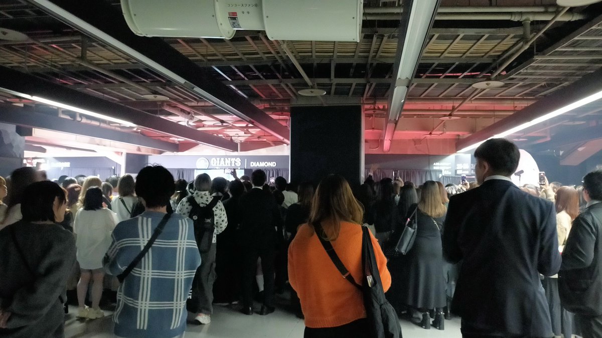 3xhm3p's tweet photo. MTVのレカペ2000番まであって後ろの番号なんて何も見えないくそゴミイベントすぎ https://t.co/VeyDkWMQx9