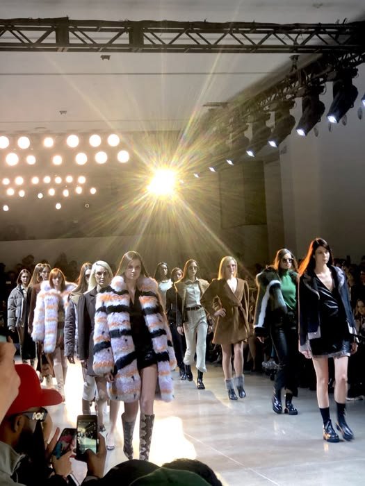 sueleitui's tweet photo. @CHANEL fashion week in Albany New York https://t.co/B6Va4o8Z3M
