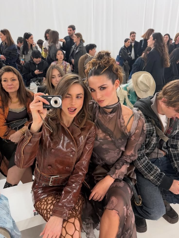sueleitui's tweet photo. @Dior fashion week in Manhattan, New York. @shailenewoodley https://t.co/V0iO5OaSW6