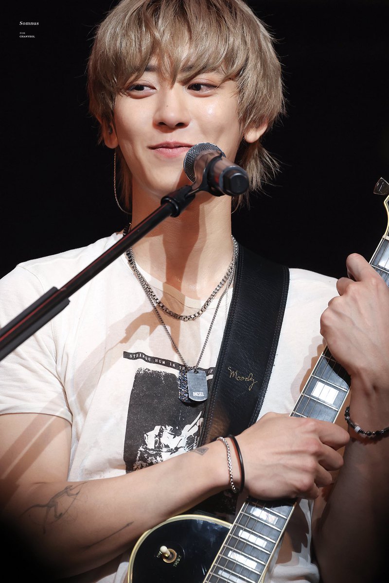 chasyeol's tweet photo. Look at my smile—could it make a girl interested in me? https://t.co/6OHFwJdJi8