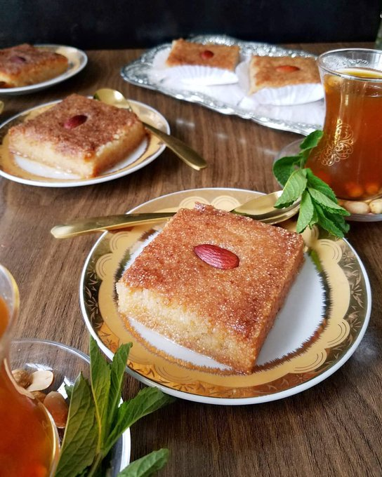 abdou2play's tweet photo. This is Kalb El Louz
the best traditional dessert in Algeria! 
It's eaten during Ramadan
so I highly recommend you try it during Ramadan
that's the absolute best time for it! 
It's my favorite dessert

#アルジェリア｜#ラマダン
#Algeria｜#Ramadan https://t.co/vM4YfsyPgO