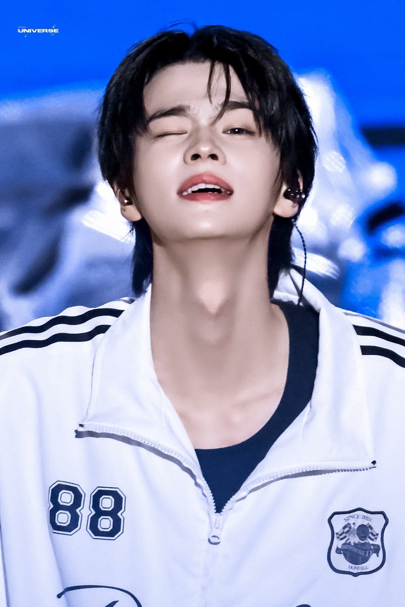 beabaddoie's tweet photo. HE CAN WINK NOW WHY WHY WHY 😭😭😭 https://t.co/oveUMlNVsi