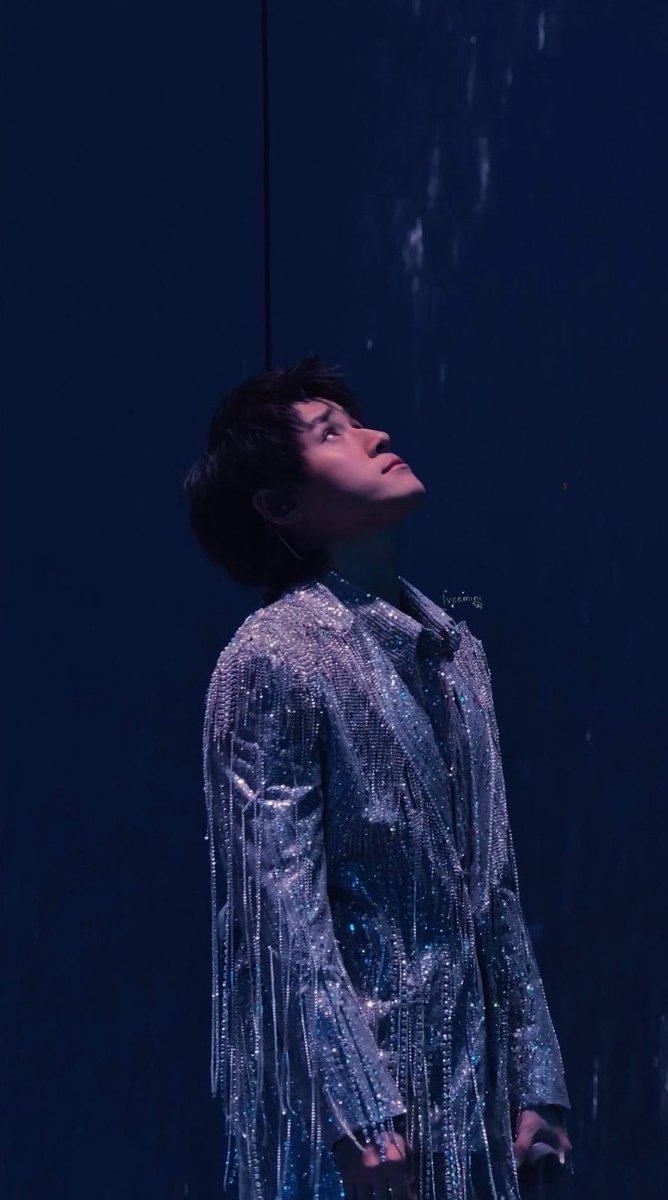 lvcemini's tweet photo. always love seeing u shining on stage  🥹🩶

THE REFLEXION BEGINS
(#LYKNReflexionConcertD1
#nnutdan ) https://t.co/mqkVExwznI