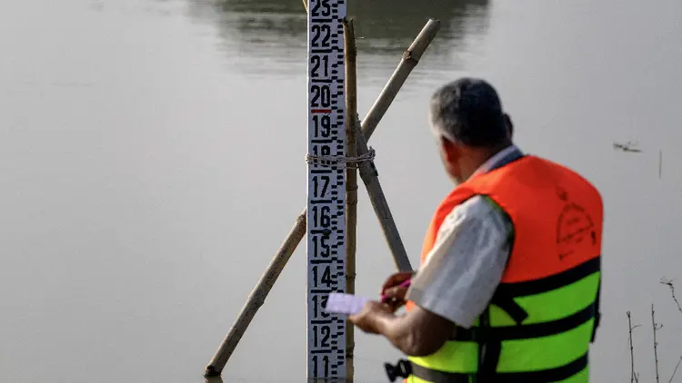 PakistanTVcom's tweet photo. Bangladesh is pressing India for a new Ganges water-sharing deal before the 30-year treaty expires in December, fearing a lapse could deepen shortages and threaten tens of millions of livelihoods. https://t.co/MgobJHFLVw