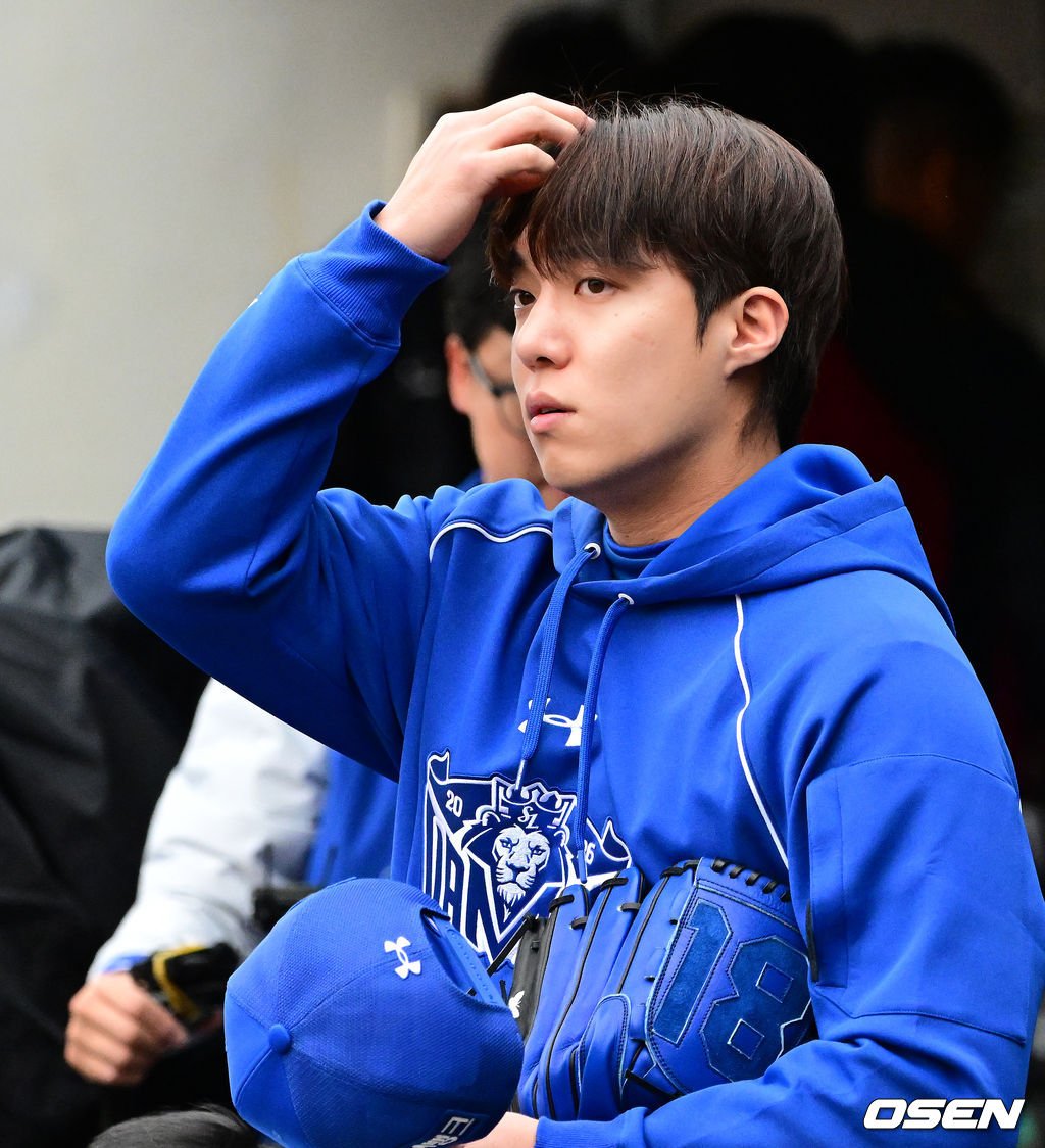 simba__18's tweet photo. [사진]원태인, 이제 마무리 (출처 : 네이버 스포츠) https://t.co/Y8QBVnH0W7 https://t.co/QaUxxxH2ku