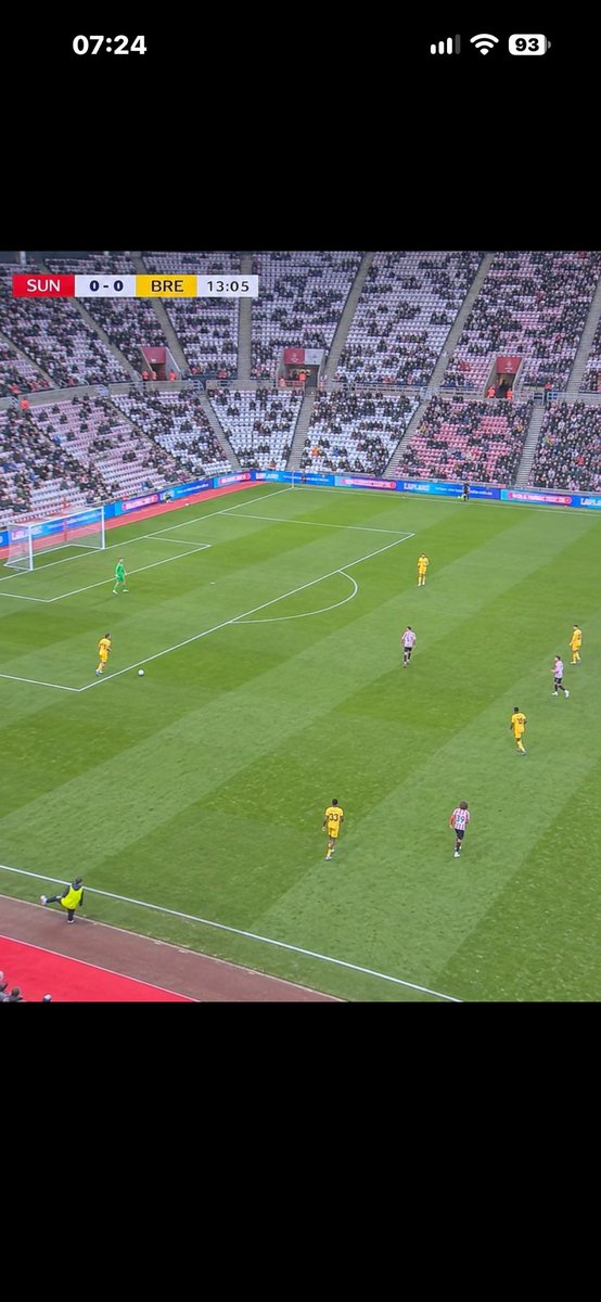 Cov_watch's tweet photo. @RejectedBook I mean it’s really embarrassing that not just Newcastle but all fans are laughing at how shit your ground looked last night. Didn’t Newcastle sell out last round of the cup against a championship club 😂 https://t.co/uSEmkbEFI5