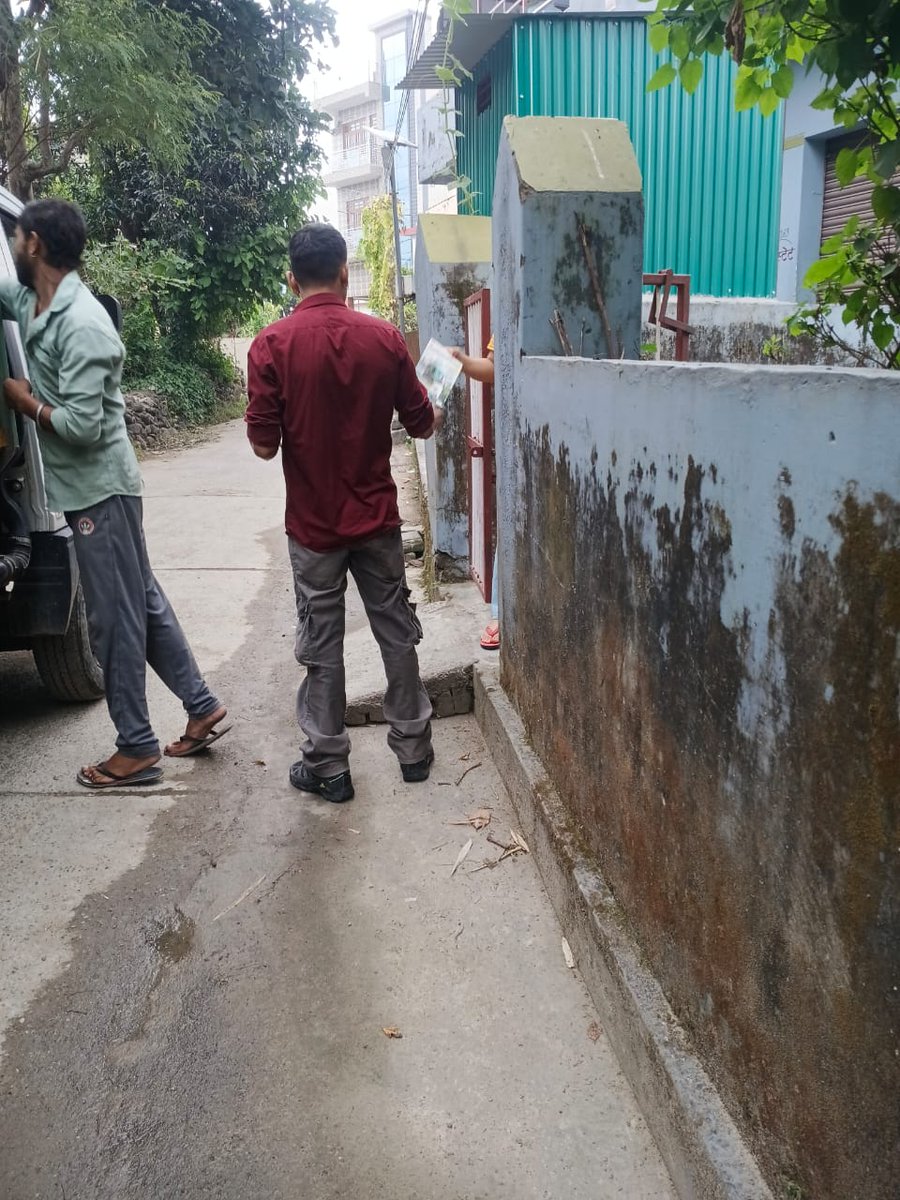 KotdwarNig81772's tweet photo. दिनांक 29-10-2026 को नगर निगम कोटद्वार की IEC टीम द्वारा वार्ड संख्या-17, मानपुर में डोर-टू-डोर जन-जागरूकता अभियान चलाकर नागरिकों को स्वच्छता एवं कचरा प्रबंधन के प्रति जागरूक किया गया।
#swachhkotdwar #SwachhBharatMissionUrban #doortodoorawareness #SourceSegregation https://t.co/udy1lsqE36