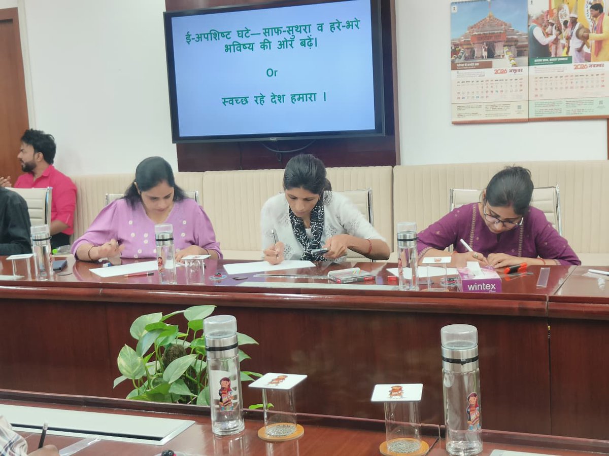 PIBDoNER's tweet photo. 🎨Creativity for #Swachhata

Ministry of DoNER organised a poster-making competition for its employees in New Delhi under #SpecialCampaign6 campaign, inspiring creative expressions on cleanliness, hygiene &amp; collective responsibility.🌿

 #SafaiMeinBhalai #CleanToCare #PIB_MDoNER https://t.co/TpKqS1WduD