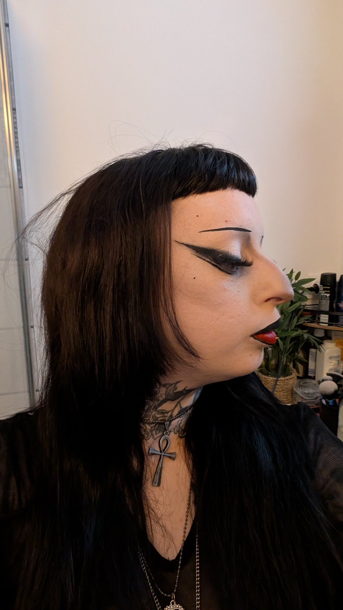 Slothbat_'s tweet photo. gros nez = gros nénés 😛 https://t.co/9AQyIJ4Bux