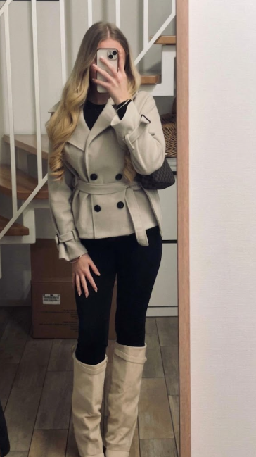 GoddessPiiia's tweet photo. Jetzt mit meinen Göttinnen Matcha trinken gehen 🍵 Welches armselige Zahlvieh darf heute die Rechnung seiner Gottheit übernehmen? Natürlich wird vorher getributet 🤑😹

#findom #femdom #zahlsklave #paypig https://t.co/cNTozSWbat