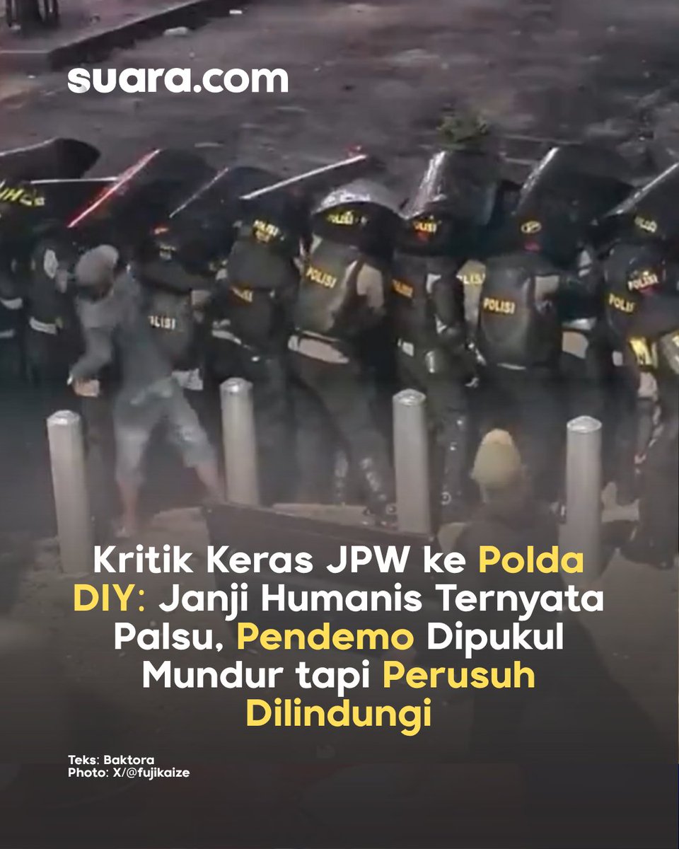 suaradotcom's tweet photo. Jogja Police Watch (JPW) melayangkan kritik tajam terhadap kinerja Polda Daerah Istimewa Yogyakarta (DIY) dalam mengamankan aksi massa di kawasan Malioboro.

JPW menilai kepolisian melakukan pembiaran dan standar ganda yang mencederai prinsip penanganan keamanan secara humanis.

Aktivis JPW, Baharuddin Kamba, menyatakan bahwa pihaknya mendapati adanya indikasi kuat pelanggaran Standar Operasional Prosedur (SOP) oleh aparat di lapangan. 

Kritik ini mencuat setelah beredarnya rekaman video di media sosial yang menunjukkan sekelompok orang tak dikenal melakukan pelemparan terhadap massa aksi, namun justru mendapatkan perlindungan dengan berlindung di balik barikade aparat kepolisian.

"Dalam video yang beredar luas di media sosial terlihat sejumlah orang yang melakukan pelemparan terhadap massa aksi tapi justru berlindung dibalik barisan atau barikade polisi. Inikan aneh bin ajaib," ungkap Kamba, Kamis (29/10/2026).

JPW menyayangkan sikap aparat yang terkesan abai terhadap kelompok perusuh tersebut, sementara di sisi lain justru bertindak represif dengan memukul mundur massa aksi hingga kawasan Tugu Yogyakarta. 

Kontras penanganan ini membuat JPW mempertanyakan komitmen dan janji Polda DIY dalam mengawal aksi secara humanis.

"Lantas, dimana janji Polda DIY yang mengamankan massa aksi secara humanis. Humanis terhadap siapa? Apa benar itu merupakan massa tidak dikenal?" cetus Kamba.

Sebagai langkah tindak lanjut atas dugaan pelanggaran SOP tersebut, JPW secara resmi mendesak sejumlah lembaga tinggi negara dan pengawas independen untuk segera turun tangan melakukan investigasi komprehensif di Yogyakarta.

"JPW mendorong Mabes Polri, Komisi III DPR RI, Komnas HAM RI maupun Kompolnas RI turun ke Yogyakarta untuk menyelidiki dugaan pelanggaran SOP yang dilakukan oleh Polda DIY dalam penanganan aksi massa yang terjadi di kawasan Malioboro," pungkasnya.

Jadikan https://t.co/en8Xa9nh9s sumber berita: 
Klik https://t.co/Q6CsR9GSL6 & centang sebagai referensi pilihan. Follow akun ini & bagikan konten menarik lainnya.

#PoldaDIY #humanis #lindungiperusuh #demojogja BM