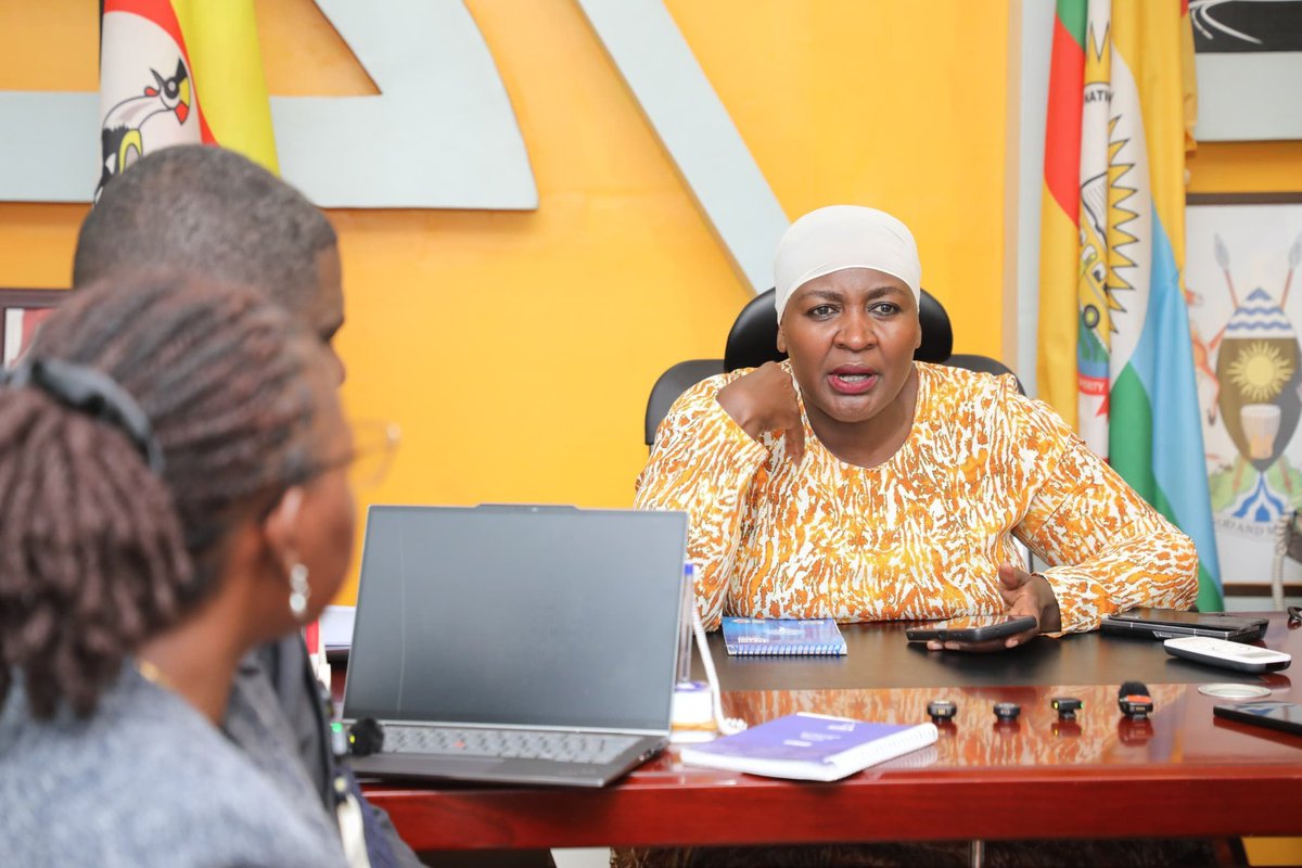 katosserusiba25's tweet photo. "Darkness is killing wealth creation," Hajjat Hadijah Namyalo told the Electricity Regulatory Authority @ERA_Uganda . 

She stressed that rural welders, salon operators, and maize millers cannot work without stable power, warning agencies that unreliable electricity directly sabotages the livelihoods of rural communities President @KagutaMuseveni 's core base. @hopeainomugisha @BruceMusimenta