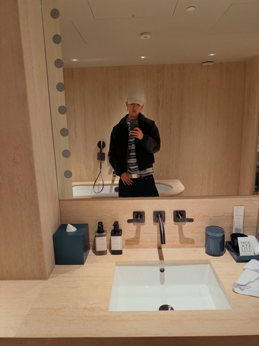 ryulleft's tweet photo. ㅁㅊ 거울샷 진짜 언청 사랑해 https://t.co/1lMiJDHpgJ