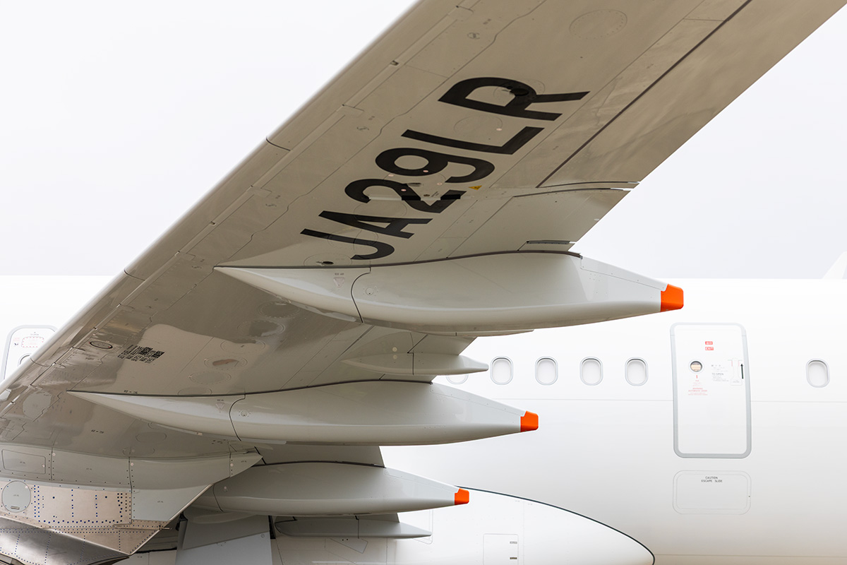 flylcc's tweet photo. 【全面白い機体】ジェットスター・ジャパン、全面ホワイトの新造機A321LRが成田に到着! 来年7月のブランド刷新に向け移行進む #JA29LR #Jetstar
https://t.co/0z4CJP8H4c https://t.co/D6O1HNc8nG