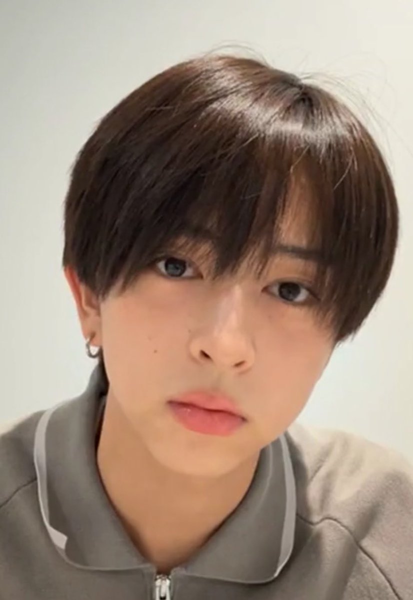 2uvkh's tweet photo. ←昨日:赤子
　　　　　　　　今日:成人男性→ https://t.co/PUfl6pKx3R