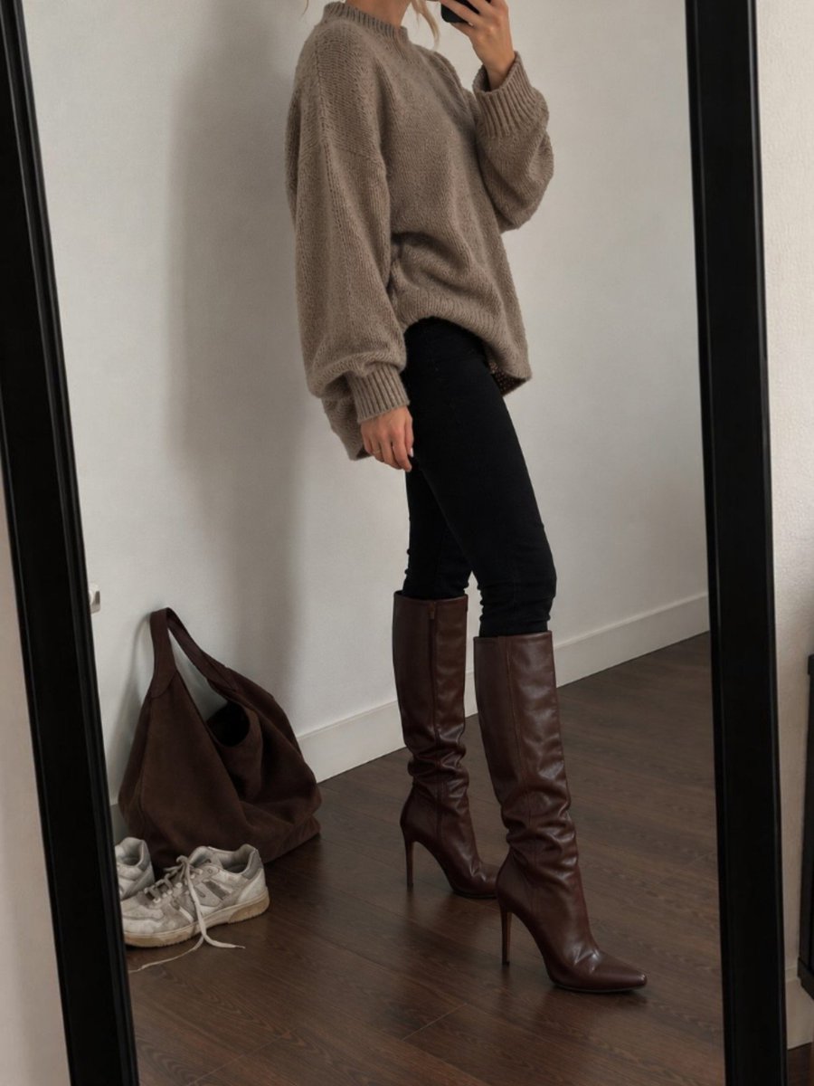 Lady_Hedda's tweet photo. Manche Männer schauen sich meine Schuhe an.
Andere sorgen dafür, dass meine Sammlung wächst.
Ich weiß, welche mir besser gefallen.

#geldherrin https://t.co/WvjBykpC4R