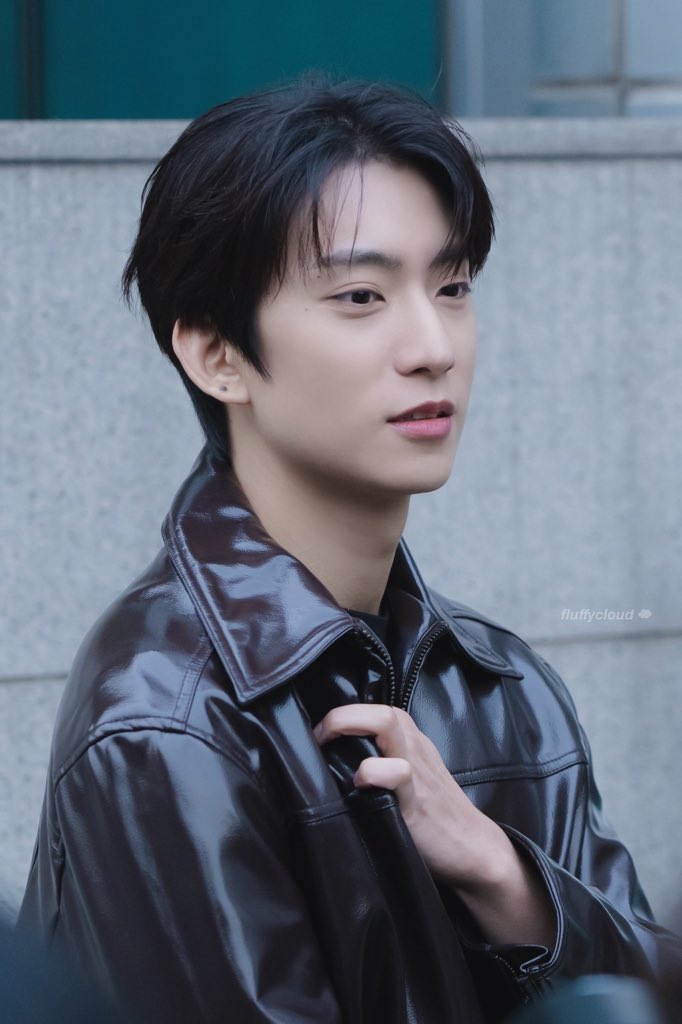 fluffycloud_owo's tweet photo. 261029 컬투쇼 퇴근
૮ ∴ ɞ̴̶̷ ﻌ ɞ̴̶̷ ა 🖤

#공찬 #GONGCHAN #B1A4 https://t.co/FDUhQkuDxE