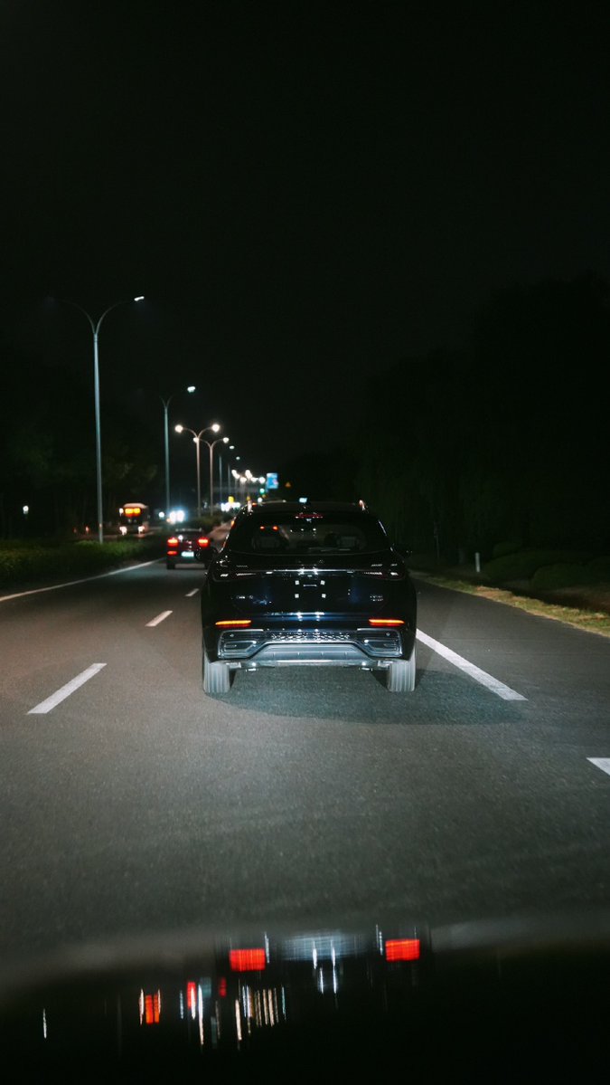 oneroomparty21's tweet photo. 「婪（らん）という心が、暗闇で車を動かし、谙（あん）の闇に吸い込まれていく…」 https://t.co/UxJIl57P6B