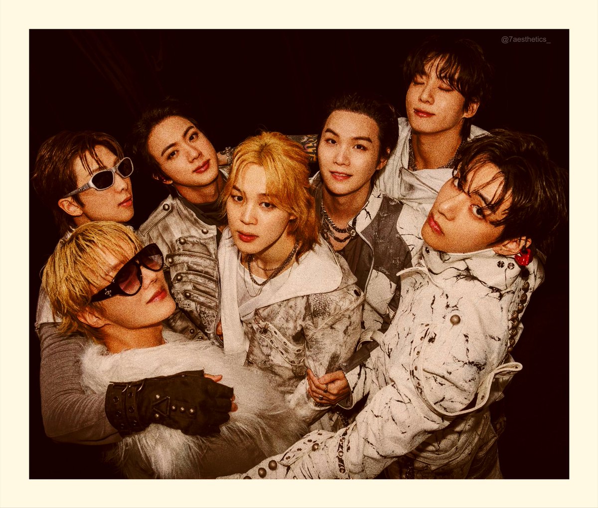 7aesthetics_'s tweet photo. family ❤️‍🩹. https://t.co/OVaEUlIS7f