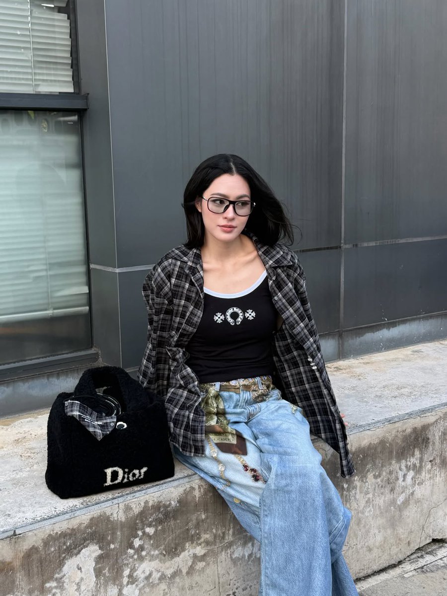 nongplaaaaa's tweet photo. หน้าตาดีมากกกก คุณซีอีโอ AlwaysWonder มากับกระเป๋า Dior ที่ถูกต้องมาก ให้เลยค่ะ 10 10 10 https://t.co/73yrJF7IiI