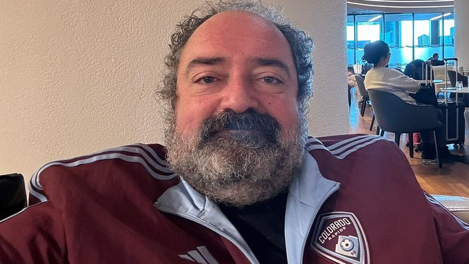 MudahilX's tweet photo. NEVZAT AYDIN’A 1 MİLYON EUROLUK ÖLÜM TEHDİDİ!

Yemeksepeti kurucusu Nevzat Aydın, "Çirkinler" suç örgütünün oğlunun canı karşılığında kendisinden 1 milyon euro haraç istediğini belirterek savcılığa suç duyurusunda bulundu. https://t.co/bs0vhMKMf4