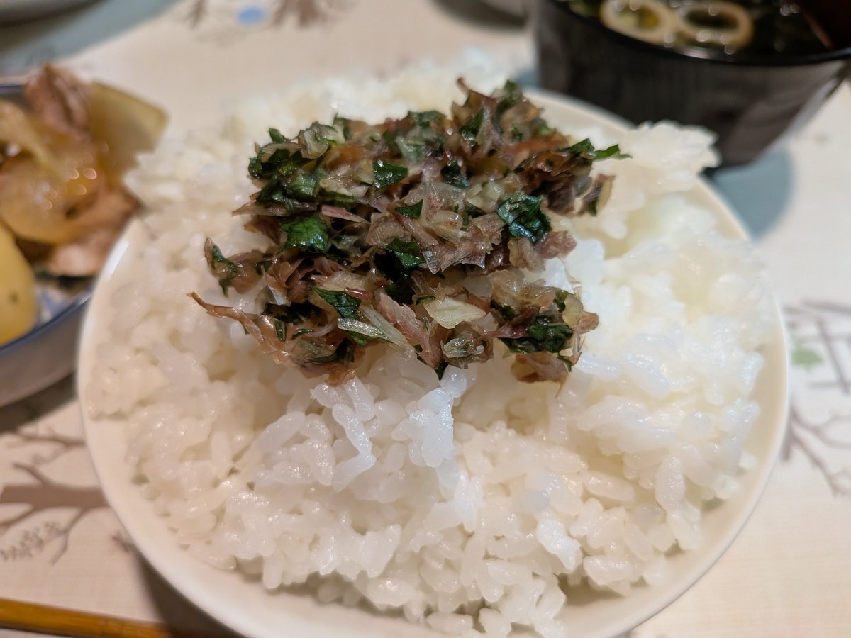 rend30887's tweet photo. 豚ヒレ肉とじゃがいも、玉ねぎをすき焼きのタレとめんつゆで煮てみた(*´ω｀*)
生姜も薄く輪切りにして入れたから、生姜の風味も効いておいしくできた
( *˙ω˙*)و ｸﾞｯ!
↓↓↓ https://t.co/CLLpg0TA3q