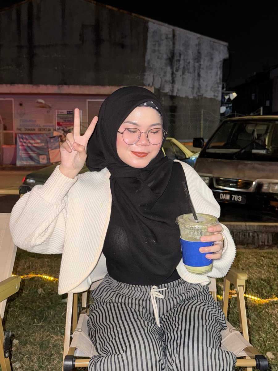 aennmochiy's tweet photo. wengi, kopi, tur tenang ati. 🌙✨ https://t.co/RWzwj4IBRL