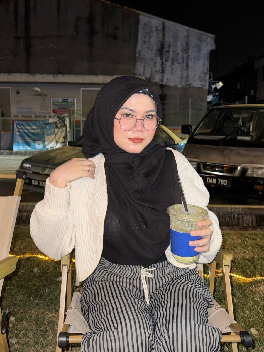 aennmochiy's tweet photo. wengi, kopi, tur tenang ati. 🌙✨ https://t.co/RWzwj4IBRL