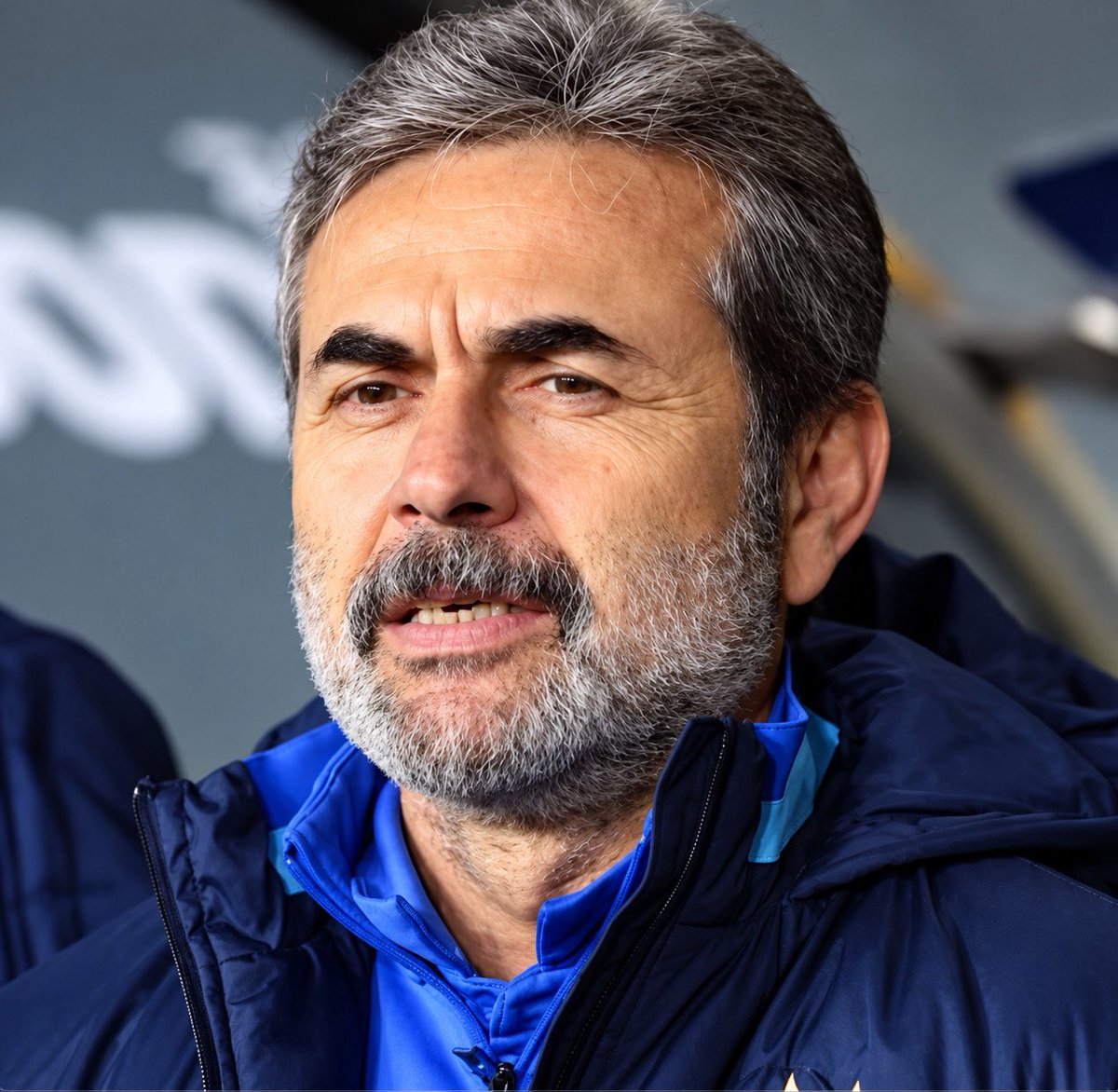 suhacardakli's tweet photo. Tamamen objektif Aykut Kocaman analizi:

• Anadolu takımlarına 3 orta saha çıkar.

• Hatta eksik kalıyorsa gerekirse Hasan Ali’yi orta sahaya çeker yine 3 orta sahayı tamamlar.

• Mağlupken gol için Mert Müldür’ü çıkarıp Semedo’yu sokar.

• Alex’i yedi. “Koşmuyor” der, Greenwoood’u da yer.

• Vardar’a, Akhisar’a, Young Boys’a, PAOK’a rezil olmuştur.

• Kaçan şampiyonlukların ana sorumlusudur.

• Play-off finalinde Alex’i 75. dakika oyuna sokup gazetecilere “Sakattı” demiştir. 

• Alex, sakat olduğu iftirasını jet hızıyla yalanlamıştır.

• Keza aynı maçta Gökhan Gönül ve Caner’i yedek oturtmuştur.

• Galatasarayl�� oyuncular bile Alex’le Gökhan’ın oynamamasına hayret edip maç sonunda bunu beyan etmiştir.

• Rezil sonuçlara ve 55 bin kişinin “istifa” çağrısına rağmen asla istifa etmez, koltuğa kene gibi yapışır.

• Başakşehir’i 1.14 puan ortalaması ile küme düşürmeye teşebbüs etmiştir.