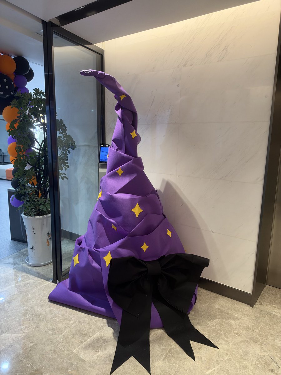 DeadinLab's tweet photo. 单位的万圣节氛围也太浓了吧
浑浑噩噩来上班 结果吓了一大跳 https://t.co/AwntuPKxqB