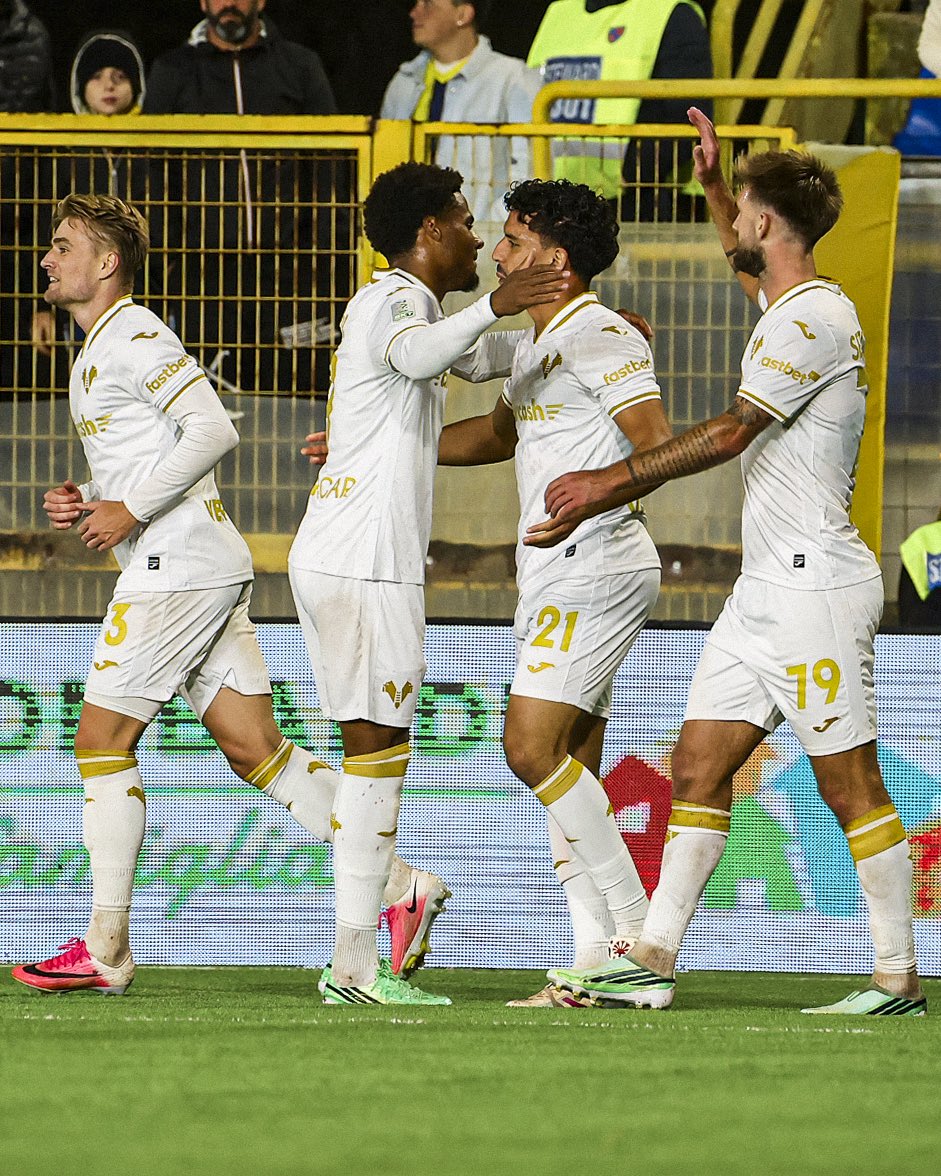 HellasVeronaFC's tweet photo. TEAM 🙌💛💙🫂

#JuveStabiaVerona #DaiVerona #SerieBKT https://t.co/FHIMdTiepQ