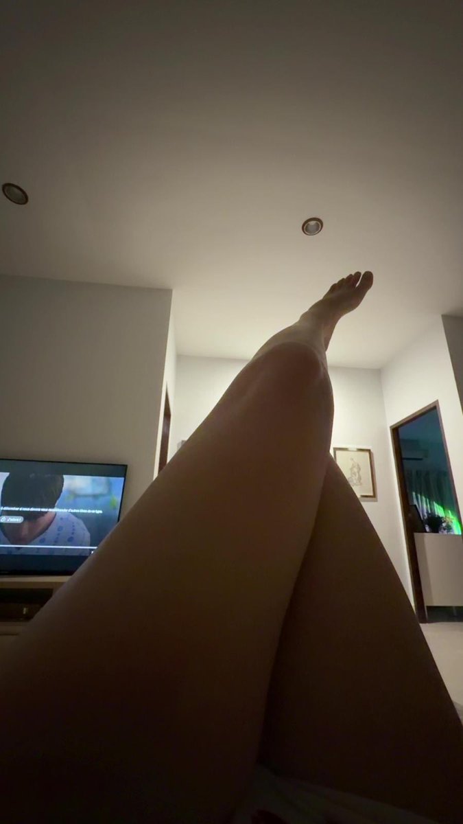 Lyanna_Queen's tweet photo. Apparemment vous aimez bien les pieds des femmes trans ici 🏳️‍⚧️ https://t.co/Tto8ipsm2v