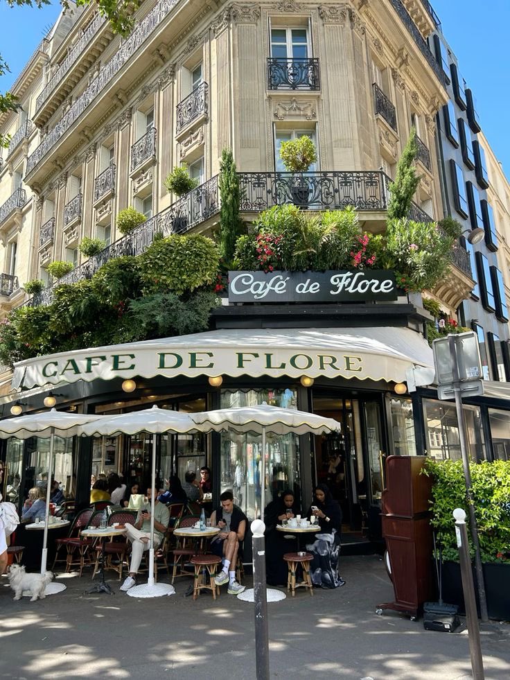 reminiscinbby's tweet photo. Paris, France https://t.co/BZfqGhuU89