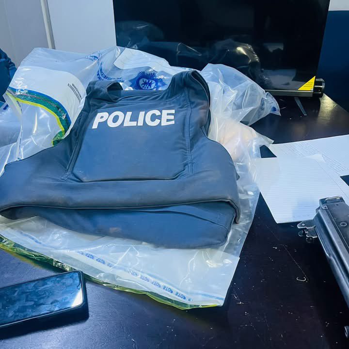 Abramjee's tweet photo. MAN ARRESTED IN EVATON WITH SUSPECTED STOLEN SAPS FIREARM AND POLICE UNIFORM

A 34-year-old man is expected to appear in the Vereeniging Magistrates’ Court on Friday, 30 October 2026, after being arrested in Evaton during an intelligence-driven police operation.

The operation followed information that the suspect was allegedly in possession of an unlicensed firearm and SAPS uniform stolen during a housebreaking in Sebokeng Zone 7 over the weekend.

Police recovered a SAPS-issued Beretta pistol with seven rounds of ammunition, a SAPS uniform, handcuffs, a suspected stolen sound bar and a 32-inch smart TV at the suspect’s residence.

The Sedibeng Roving Team, Sedibeng K9 Unit and Gauteng Traffic Police Highway Patrol and Crime Intelligence Association (GTP HPCIA) members participated in the operation.

Police investigations are continuing.
