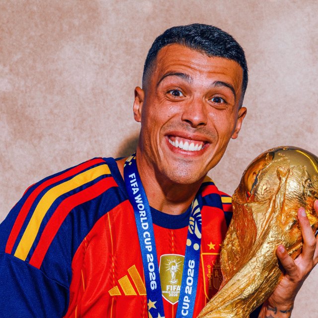TouchlineX's tweet photo. 🚨 𝗡𝗘𝗪: Tottenham right-back Pedro Porro is a player that Barcelona president Joan Laporta REALLY LIKES! 

— Radio Catalunya https://t.co/HUQ8W5baMU