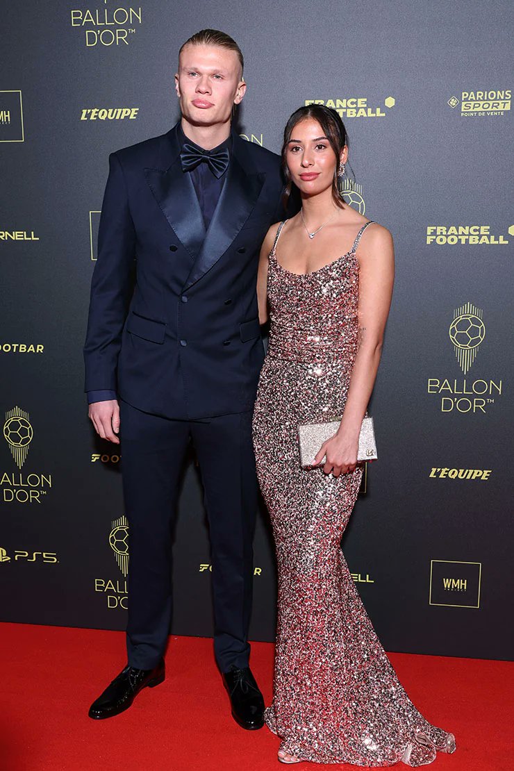 TouchlineX's tweet photo. 🚨 𝗖𝗥𝗔𝗭𝗬 𝗙𝗔𝗖𝗧: Erling Haaland has NOT attended a single Ballon d'Or ceremony since finishing SECOND behind Lionel Messi in 2023!

Despite being nominated for the award in THREE CONSECUTIVE YEARS since then, the Norwegian superstar has stayed away from the ceremony every single time.

No public complaints, no controversial statements. He simply stopped showing up.