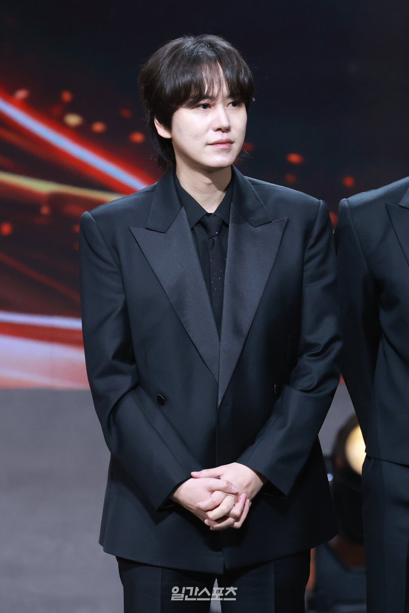 itsmefiraa's tweet photo. #규현 #KYUHYUN 
261029 대한민국 대중문화예술상
https://t.co/Swt9P1SLau https://t.co/x6kiSJ8sHp