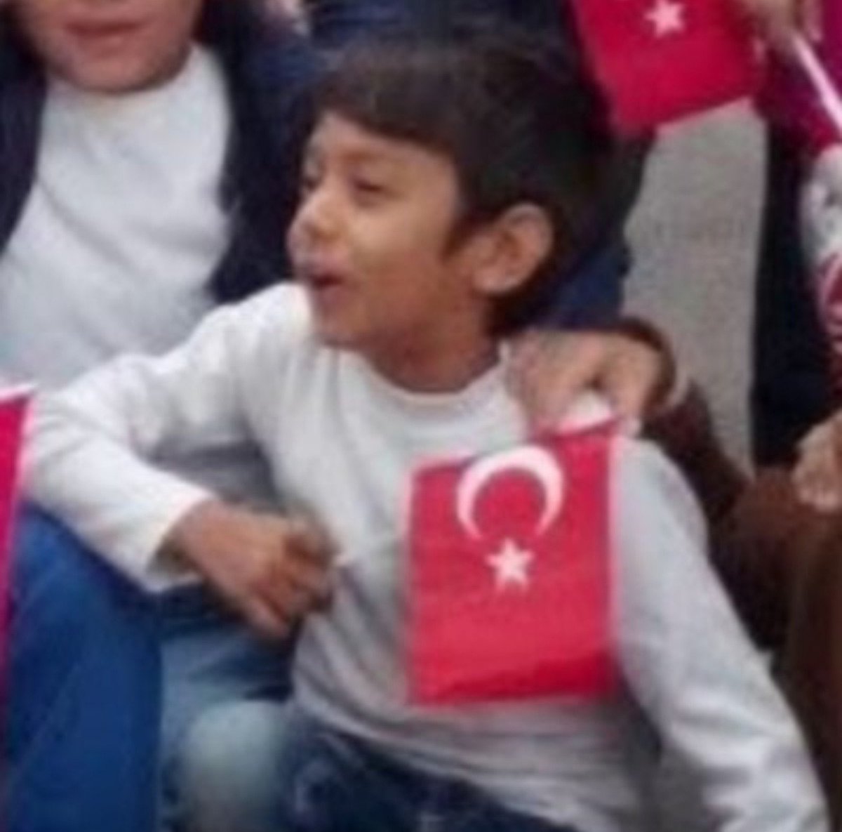 httplec's tweet photo. o igrenc ficlerinizde terorist yazdiginiz cocuklar https://t.co/1p1LZuftWD